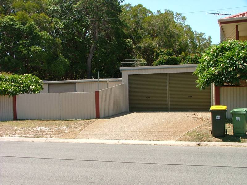 LISTEN TO THE SURF Picture 2