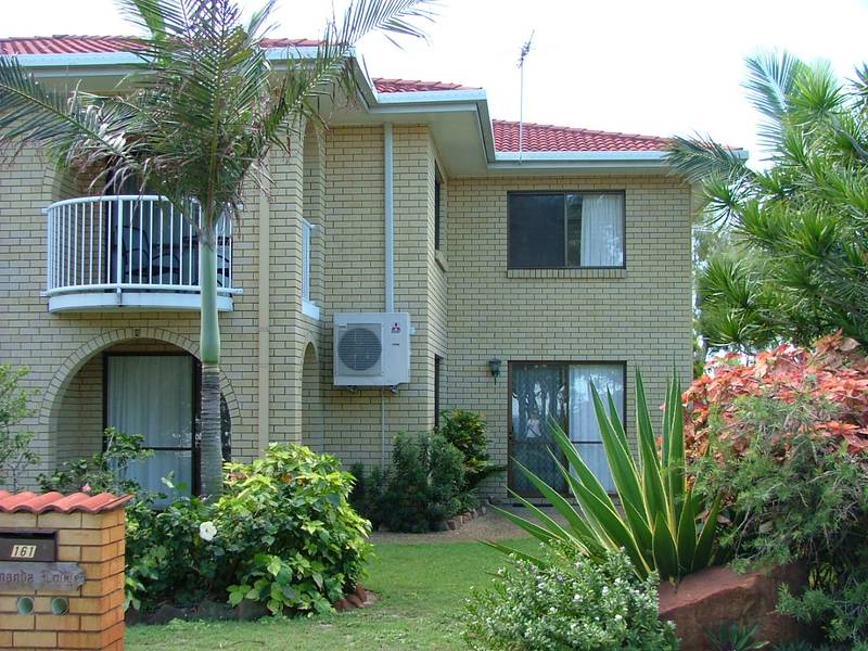 THREE BEDROOM AIRCONDITIONED WATERFRONT TOWNHOUSE Picture 1
