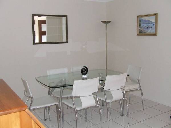 Ground Floor - Walk To Shops Picture 3