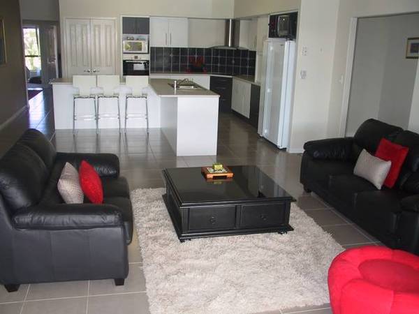 Modern Living - Casual & Comfortable Lifestyle Picture 2