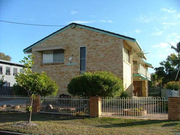 GREAT POSITION - STROLL TO SHOPS Picture 1