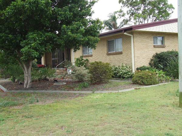 Neat Home Close To Water Picture 1