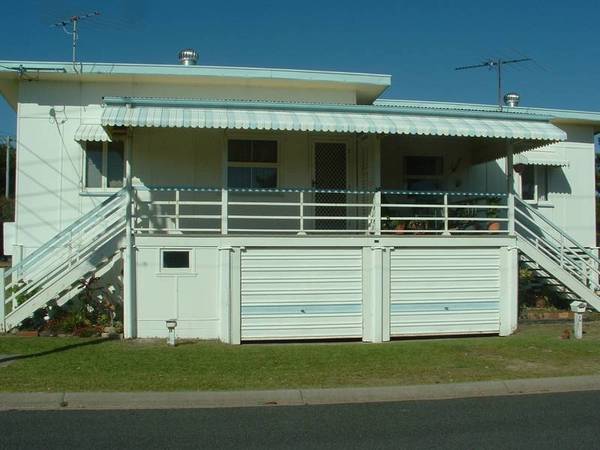 THE SURF IS JUST OVER THE NATURE STRIP Picture 1