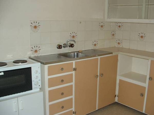 THE SURF IS JUST OVER THE NATURE STRIP Picture 3