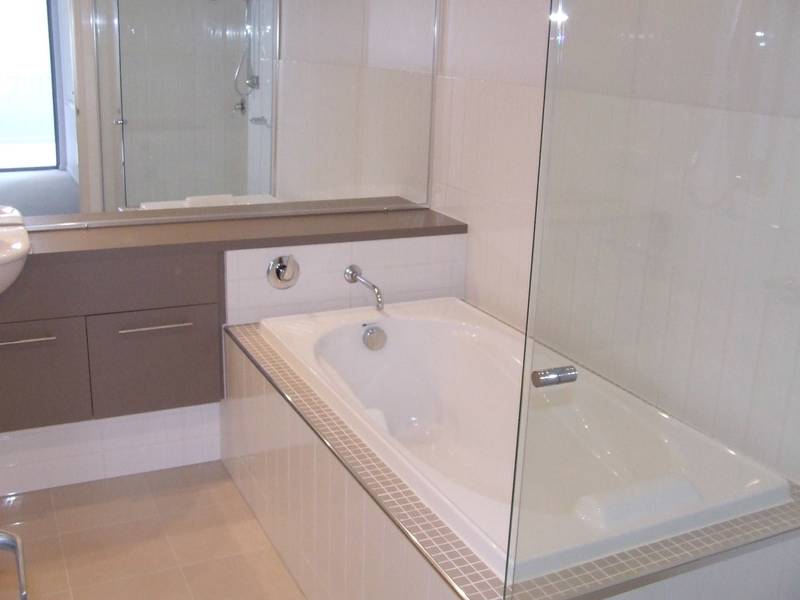 WATERFRONT COMPLEX Picture 3