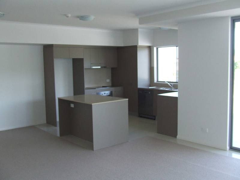 WATERFRONT COMPLEX Picture 2