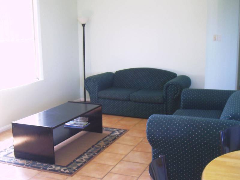 Absolute Waterfront walk to Bowls & RSL Club Picture 3