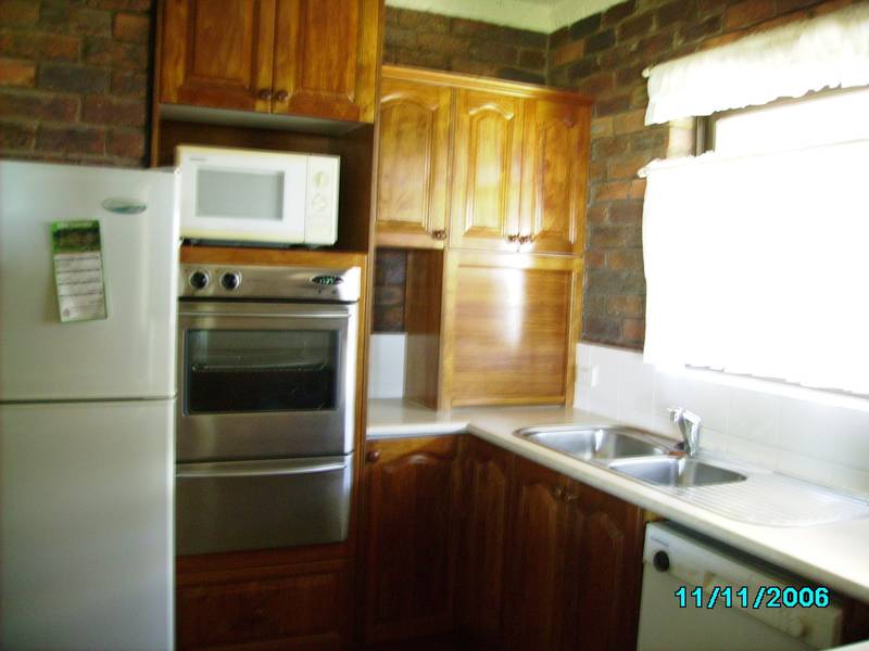 GROUND LEVEL WITH EXCELLENT WATER VIEWS Picture 2