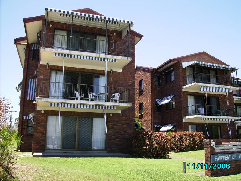 GROUND LEVEL WITH EXCELLENT WATER VIEWS Picture 1