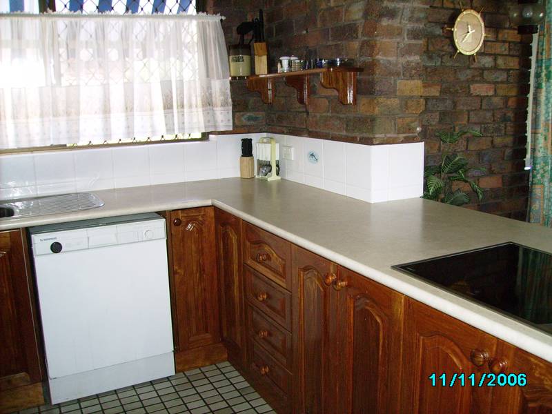 GROUND LEVEL WITH EXCELLENT WATER VIEWS Picture 3