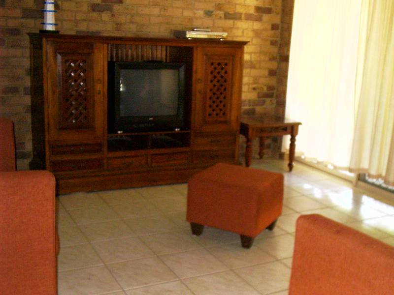 IDEAL HOLIDAY HOME CLOSE TO SURF BEACH Picture 3