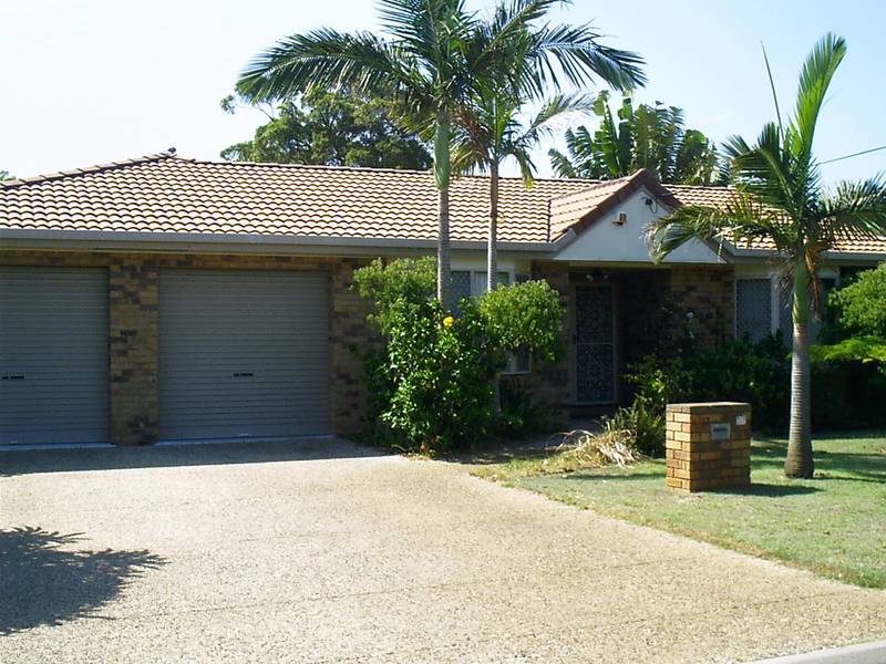 IDEAL HOLIDAY HOME CLOSE TO SURF BEACH Picture 1