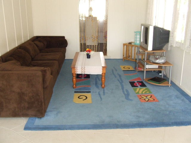 IDEAL HOLIDAY LOCATION CLOSE TO PASSAGE & SHOPS Picture 2