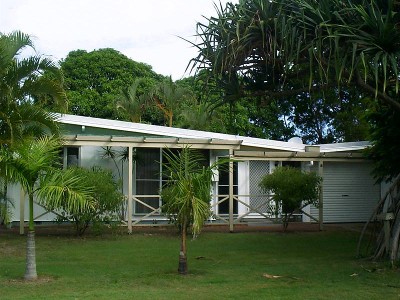 IDEAL HOLIDAY LOCATION CLOSE TO PASSAGE & SHOPS Picture