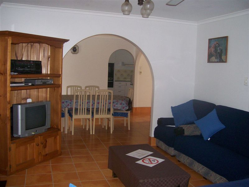 LARGE FAMILY HOME CLOSE TO PASSAGE Picture 3