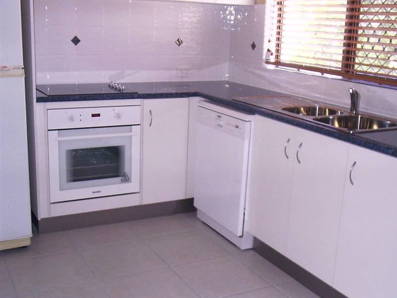 Ocean Views from two balconies in this lovely townhouse. Picture 2