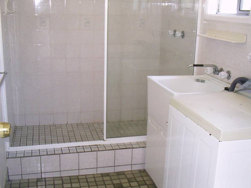 ROOM TO MOVE CLOSE TO PASSAGE Picture 2