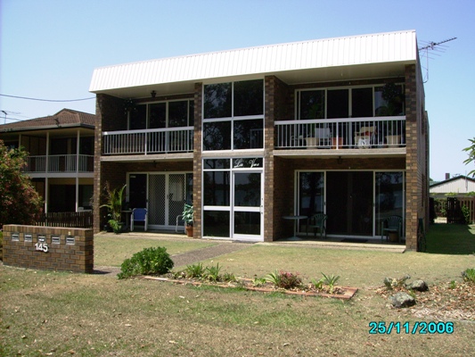 SIT ON YOUR BALCONY AND LOOK OVER PUMICESTONE PASSAGE Picture 1