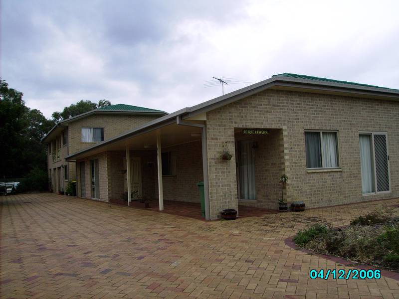 SPACIOUS GROUND LEVEL UNIT CLOSE TO SHOPS, BOATRAMP AND BEACH Picture 1