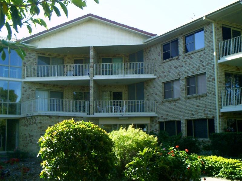 SPACIOUS UNIT CLOSE TO PASSAGE Picture 1