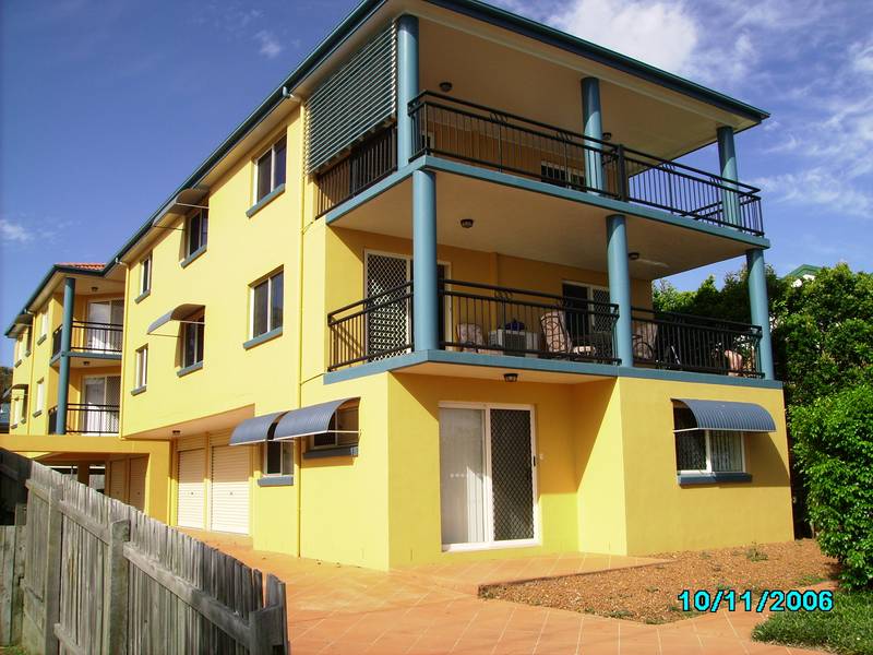 WATCH THE DOLPHINS SWIM BY FROM THIS WELL APPOINTED UNIT Picture 1