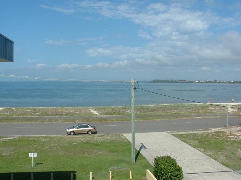 WATERFRONT
UNIT WITH FANTASTIC VIEWS Picture 2