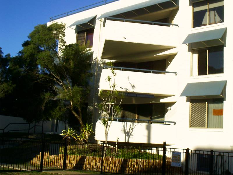 WATER VIEWS FROM SPACIOUS BALCONY Picture 2