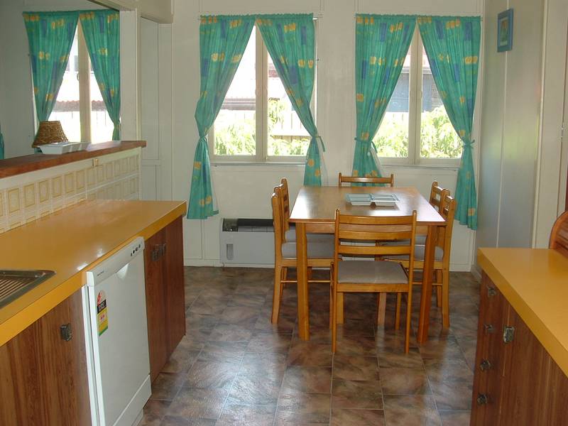 WHEEL CHAIR FRIENDLY WITH WATER VIEW Picture 3