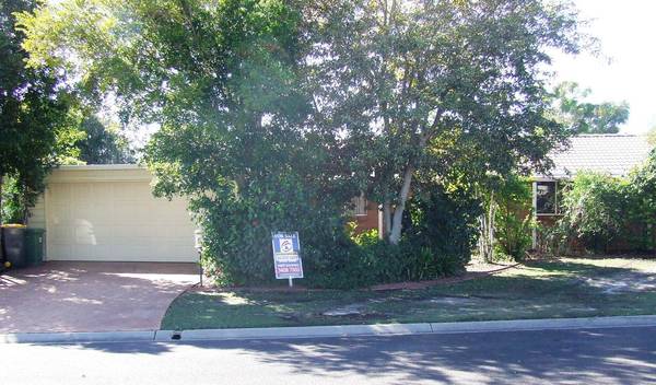 Brick + 4 Beds + Pool + Location = Value Picture 1