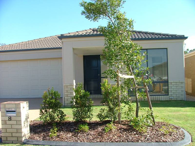 NEAR NEW & PET FRIENDLY Picture 2