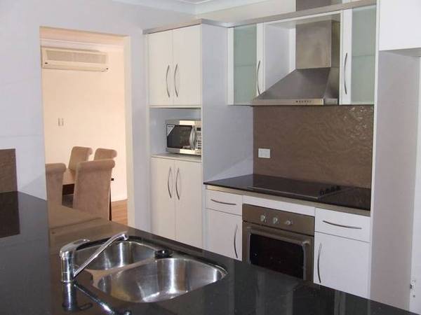 Tropical Garden Paradise Picture 2