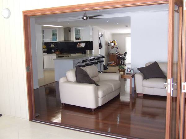 Spectacular Home In Top Location Picture 2