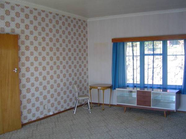 A GOOD SOLID HOME Picture 3