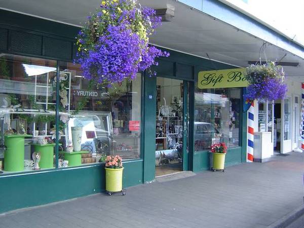 BUSINESS FOR SALE - GIFT BOUTIQUE Picture 1