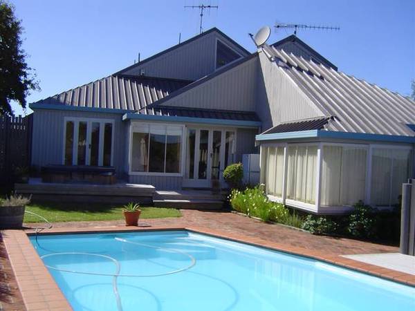 THIS COULD BE YOUR DREAM HOME Picture 1