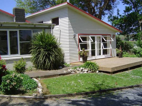 THE LARGEST LOUNGE Picture 1