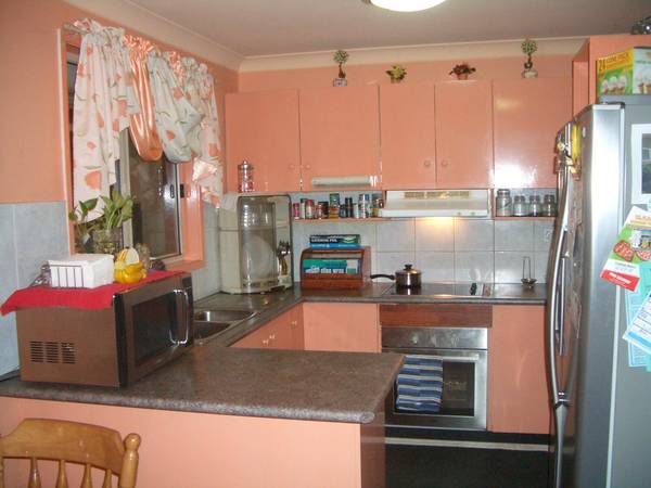 3 Bedroom Home - Quiet Street Picture 2