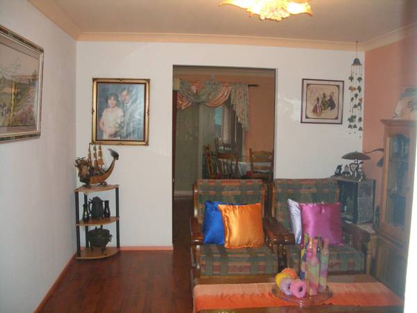 3 Bedroom Home - Quiet Street Picture 3