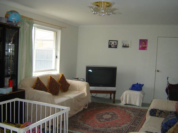 GREAT 1ST HOME OR INVESTMENT Picture 3