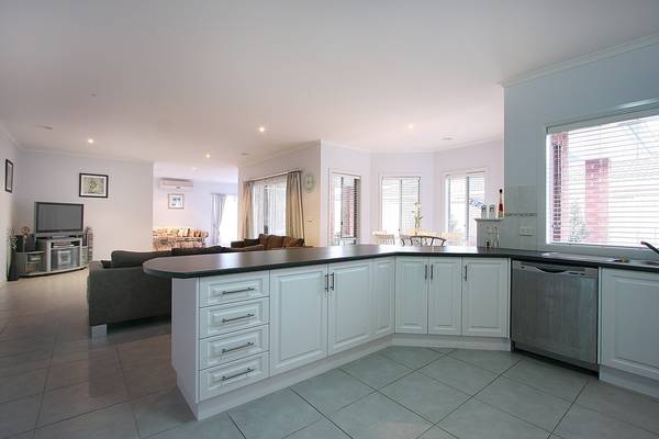 PERFECT FAMILY HOME Picture 3