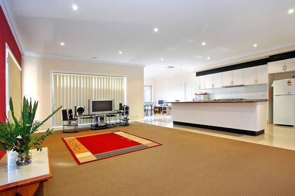 EXECUTIVE STYLE LIVING!! 4 BEDROOMS Picture EXECUTIVE STYLE LIVING!! 4 BEDROOMS Picture