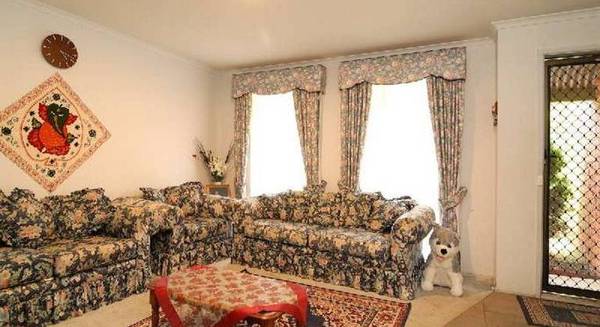 3 BEDROOM FAMILY HOME Picture 2