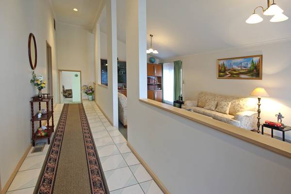 Split Level - Close to Station Picture Split Level - Close to Station Picture