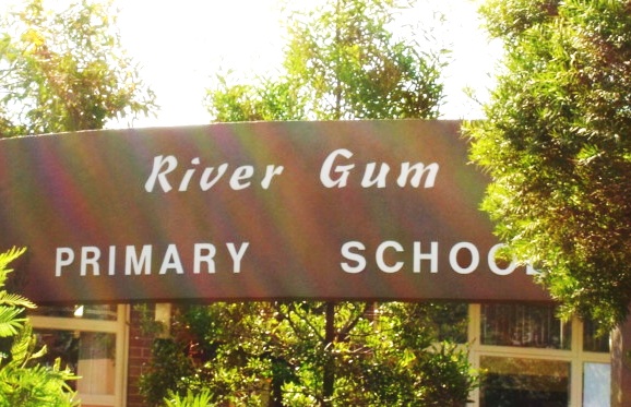 BUS STOP 10 m - HALLAM STATION 1 Km Picture