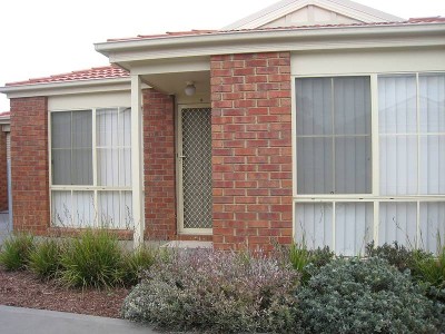 **LEASED awaiting deposit** MODERN 2 BEDROOM UNIT Picture