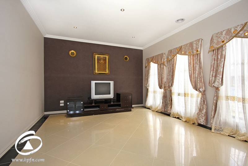 Contemporary Elegance Picture 2