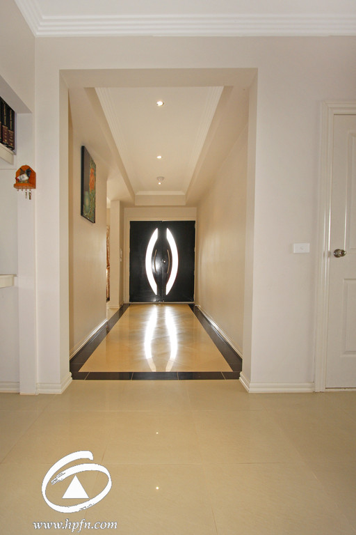 Contemporary Elegance Picture 3