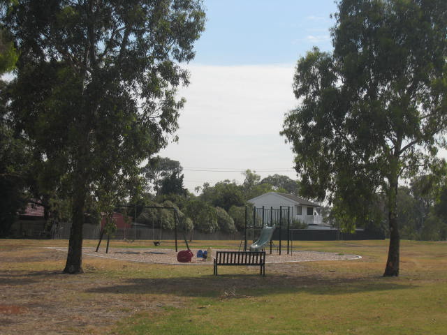 3 BEDROOM + STUDY - PERFECT LOCATION!! Picture