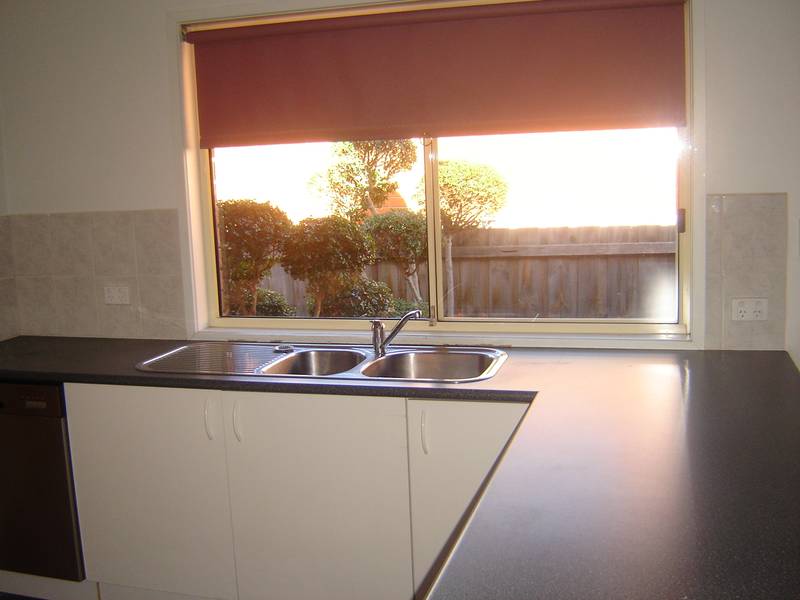 MOVE STRAIGHT IN..**No Inspections before 04/01/2010** Picture 3