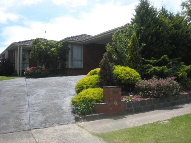 **LEASED LEASED LEASED** WALK TO THE TRAIN STATION Picture 1